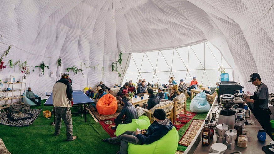 Siroter un cappuccino à 8000 mètres d'altitude? Pas de problème.