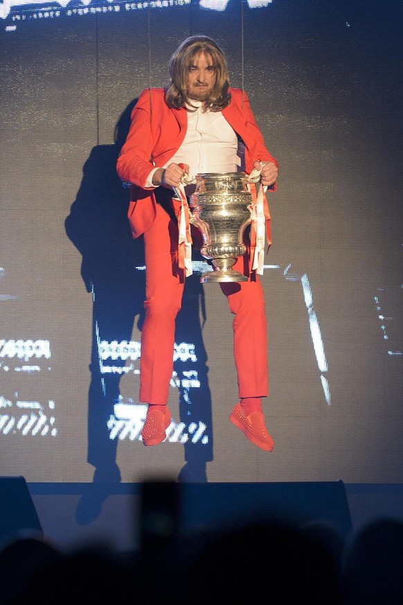 Don Christiano, Christian Constantin, president du FC Sion, arrive avec la coupe de Suisse, lors de la soiree du repas de Gala du FC Sion, ce samedi 13 fevrier 2016 au Cerm a Martigny. 7514 personnes  ...