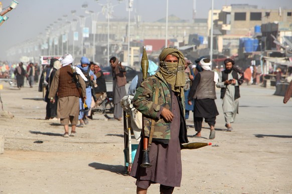 epa12455345 Taliban patrol during cross-border clashes between Taliban security forces and Pakistani soldiers at the Afghan-Pakistan border in Spin Boldak, Afghanistan, 15 October 2025. Pakistan and A ...