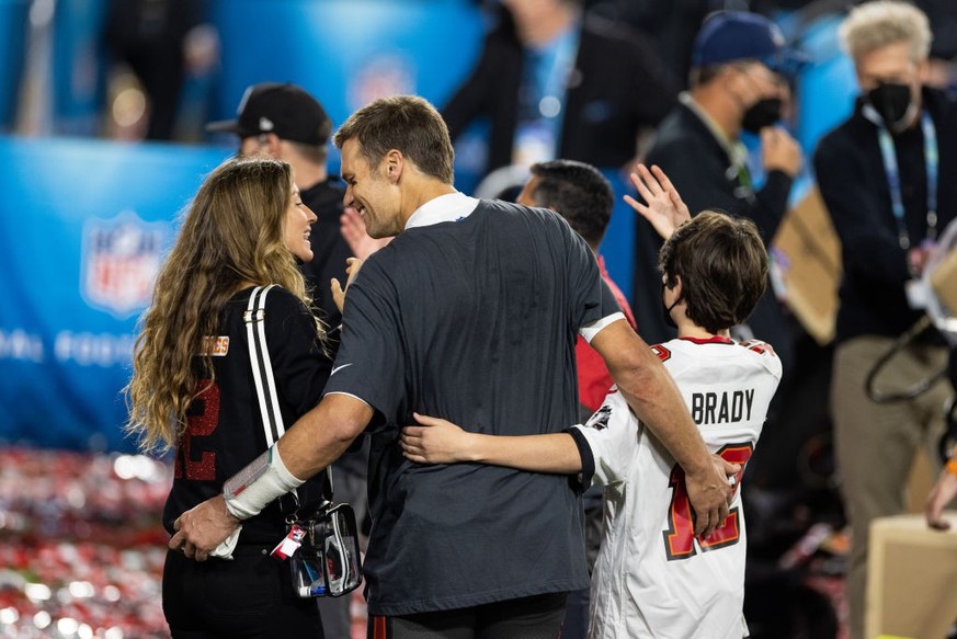 TAMPA, FL - FEBRUARY 07: Tom Brady quarterback for the Tampa Bay Buccaneers kisses his wife Gisele Bundchen after the finish of Super Bowl LV at Raymond James Stadium on February 07, 2021 in Tampa, Fl ...
