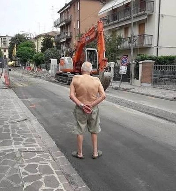 Umarells – Italian hardcore

https://www.instagram.com/italyexplores/
Ladbible