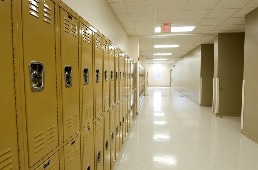 Cette école n&#039;arrive pas à éteindre ses lumières depuis août 2021.