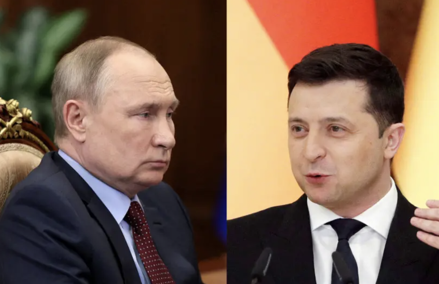 Le président ukrainien Volodymyr Zelensky, à droite, s'est dit prêt lundi à discuter avec son homologue russe Vladimir Poutine, à gauche, d'un «compromis» sur le Donbass et la Crimée pour «arrêter la guerre».