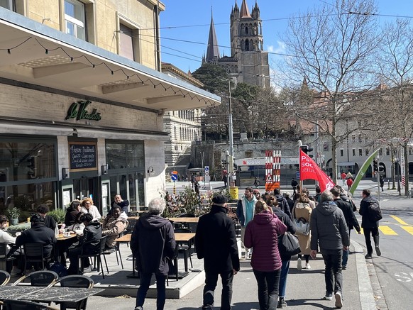 Roger Nordmann rejoint le Château Saint-Maire, dimanche 29 mars 2026.