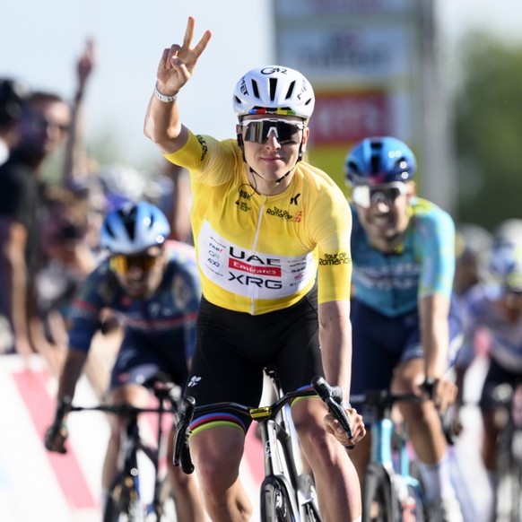 Et - déjà - de deux pour le maillot jaune Tadej Pogacar.