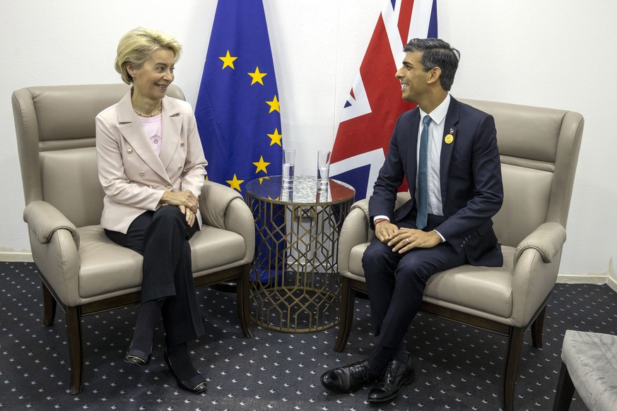 European Commission President Ursula von der Leyen, left, and British Prime Minister Rishi Sunak meet during the COP27 climate summit in Sharm el-Sheikh, Egypt, Monday, Nov. 7, 2022. Nearly 50 heads o ...