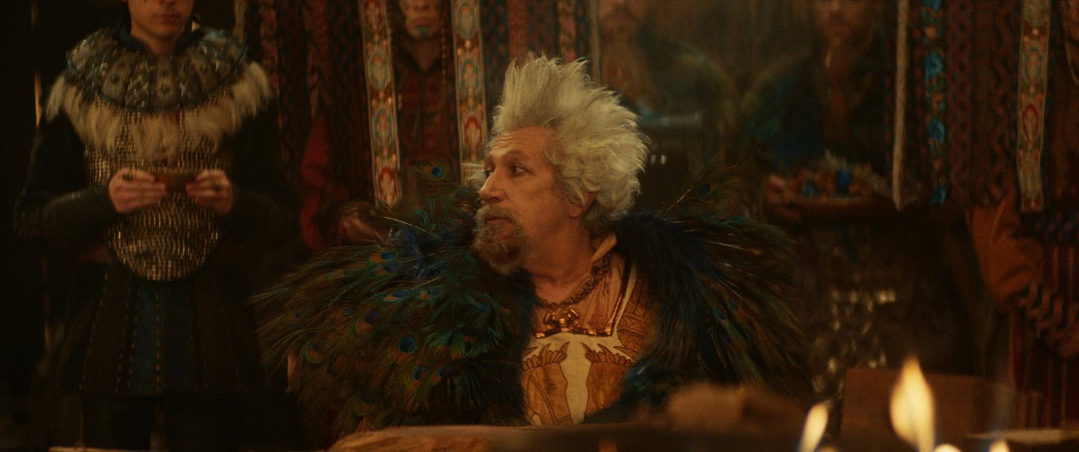 Il y a toujours une certaine joie quand il s&#039;agit de voir Alain Chabat à l&#039;écran, ici dans son rôle du Duc d&#039;Aquitaine.