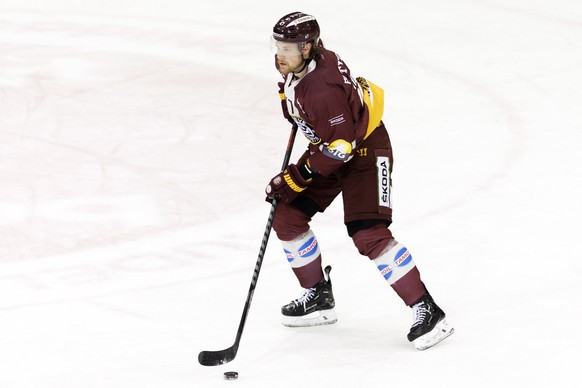 Geneve-Servette&#039;s defender Marco Maurer controls the puck, during a National League regular season game of the Swiss Championship between Geneve-Servette HC and RC Rapperswil-Jona Lakers, at the  ...