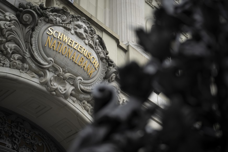 ARCHIVBILD - SNB MILLIARDEN VERLUST - The facade of the Swiss National Bank SNB pictured at the Federal square (Bundesplatz) prior to an end-of-year press conference of Swiss National Bank (SNB BNS),  ...