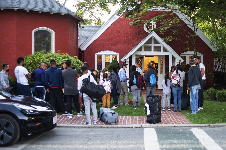 Immigrants gather with their belongings outside St. Andrews Episcopal Church, Wednesday Sept. 14, 2022, in Edgartown, Mass., on Martha&#039;s Vineyard. Florida Gov. Ron DeSantis on Wednesday flew two  ...