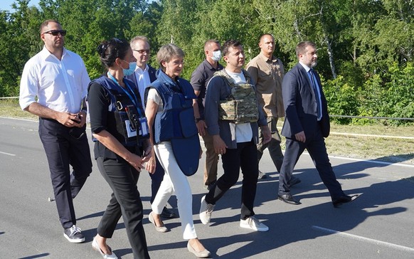 En 2020, Simonetta Sommaruga, alors présidente de la Confédération, s&#039;est rendue en Ukraine où elle a rencontré son homologue Volodymyr Zelensky.