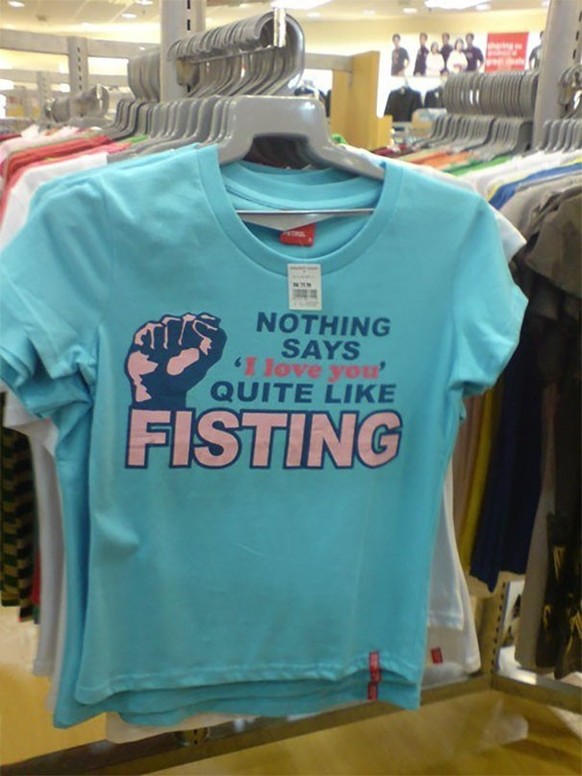 Kleider Fail: Fisting statt Fistbump