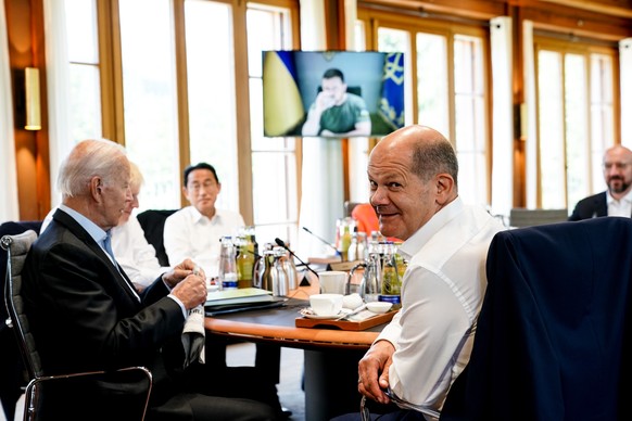 epa10036153 G7 leaders (L-R) US President Joe Biden, Japanese Prime Minister Fumio Kishida, German Chancellor Olaf Scholz, and European Council President Charles Michel listen to Ukrainian President V ...