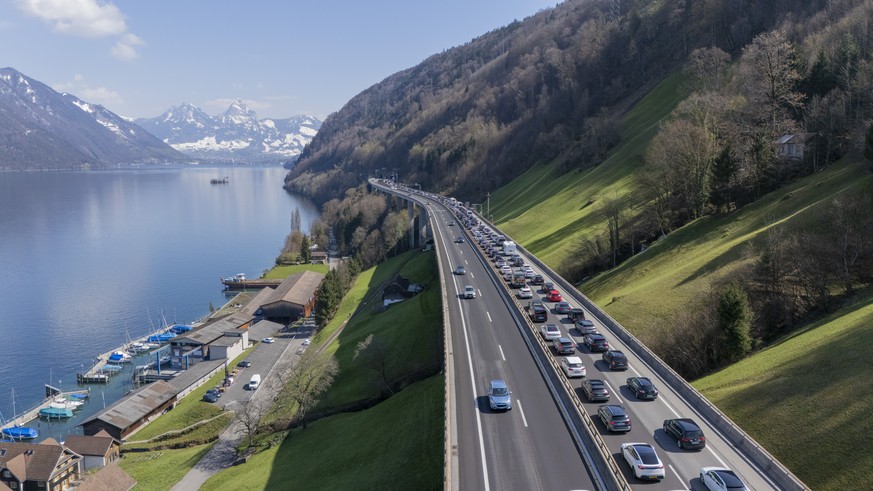 Le retour du 130 km/h sur les autoroutes pourrait faire débat au Parlement. La commission des transports du National était très partagée sur le sujet. Elle a rejeté de justesse, par 13 voix contre 11, ...