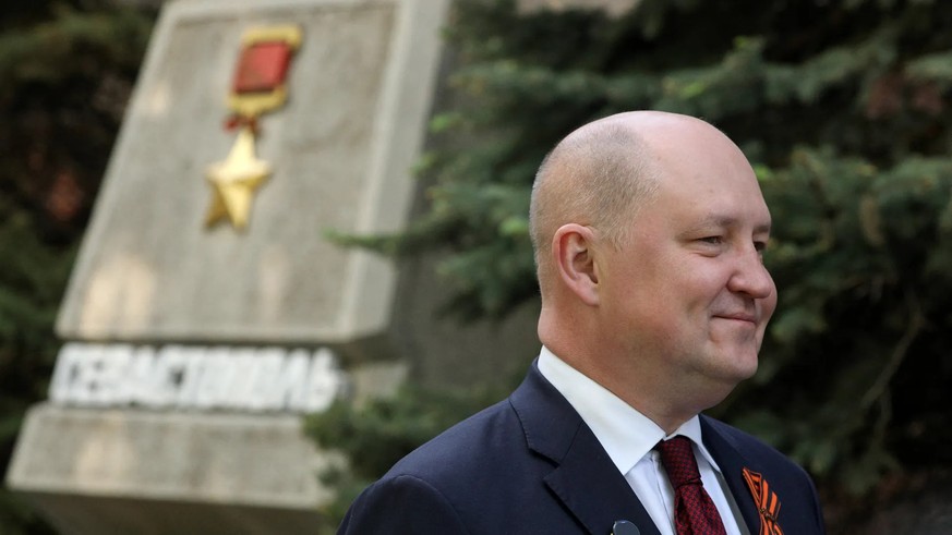 Le gouverneur de Sébastopol, Mikhaïl Razvochaïev, lors d'une cérémonie organisée à l'occasion de la «Journée de la Victoire» russe en mai.