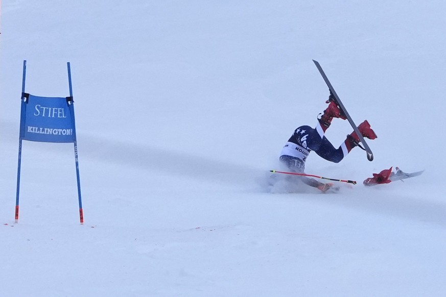 Mikaela Shiffrin, of the United States, crashes during the second run of a women&#039;s World Cup giant slalom skiing race, Saturday, Nov. 30, 2024, in Killington, Vt. (AP Photo/Robert F. Bukaty)