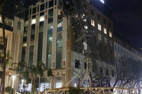 ST. PETERSBURG, FLORIDA - OCTOBER 10: A crane sits on the street after crashing down into the building housing the Tampa Bay Times offices after the arrival of Hurricane Milton on October 10, 2024 in  ...