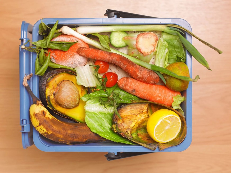 Les légumes dans le compost: plutôt que de les recycler, il faut éviter le gaspillage alimentaire.