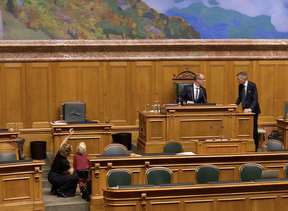 Irène Kälin et son fils au Conseil national; à droite, Martin Candinas.