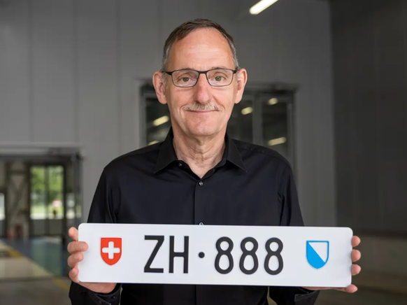 Mario Fehr est tout aussi fier de présenter «ZH 888».