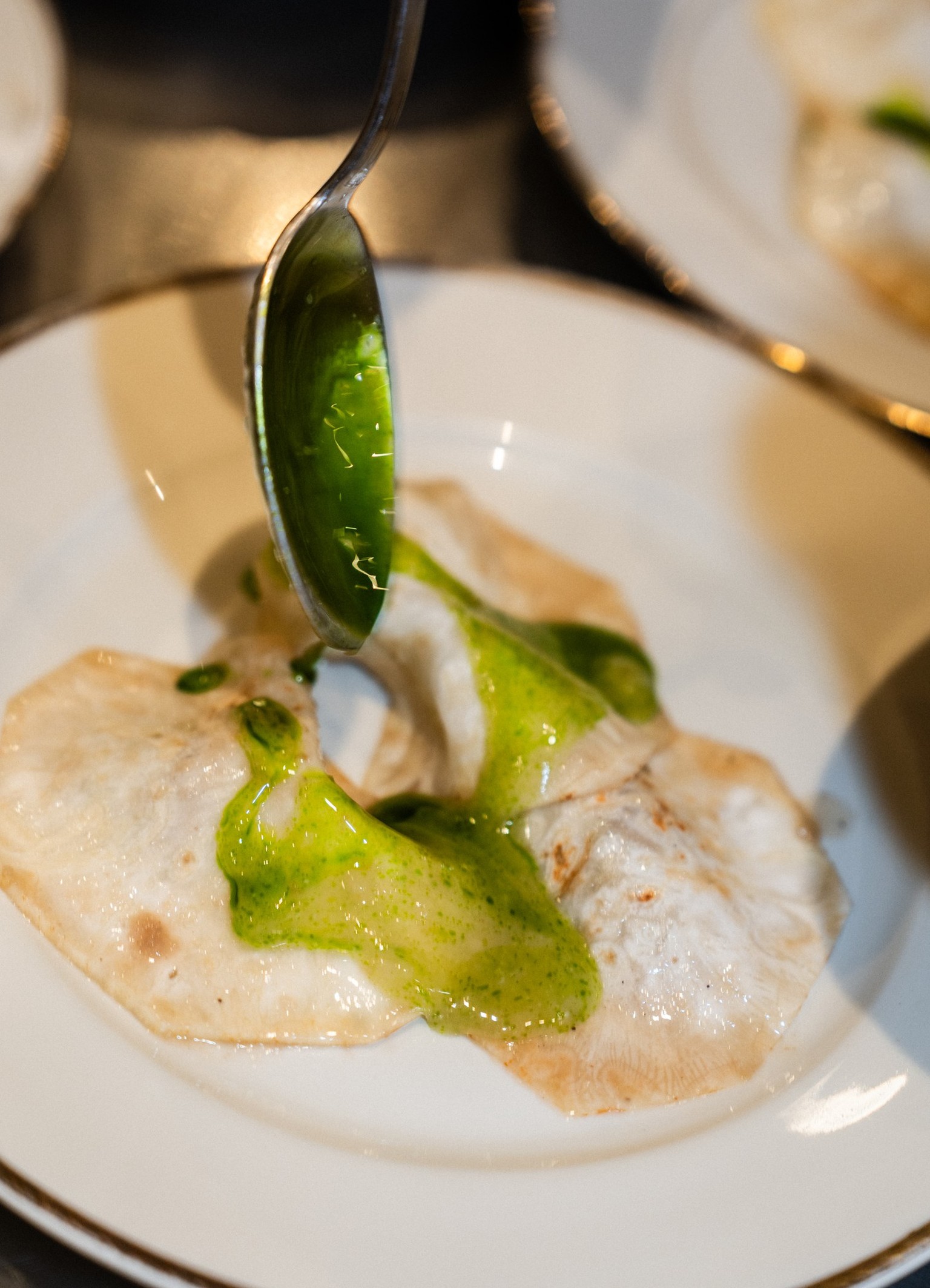 Un plat de raviole du menu en 5 plats préparé par le Chef Charles