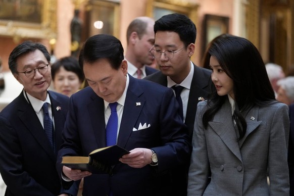 LONDON, ENGLAND - NOVEMBER 21: King Charles III with Queen Camilla shows The President of Korea Yoon Suk Yeol and First Lady, Kim Keon Hee a display of Korean items from the Royal Collection, inside B ...