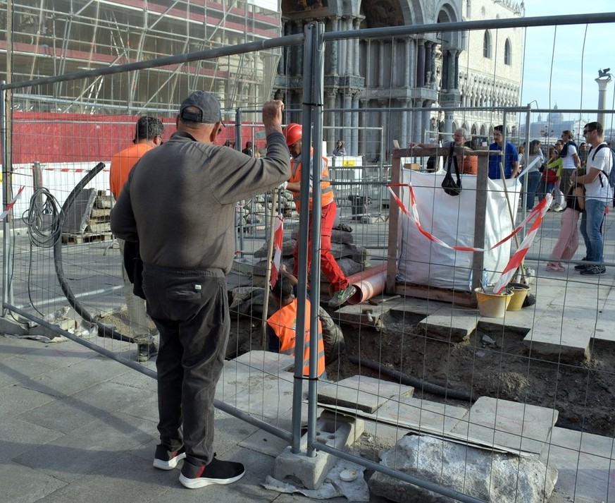 Venice (VE) - Italy - 10-31-2022: Umarell Venziano, typical figure of the pensioner in charge of supervising city construction sites