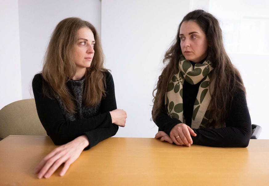 Eugenia Kapalkina (à gauche), l&#039;avocate de Margaryta Shabanova (à droite), épouse de Dmytro Shabanov.