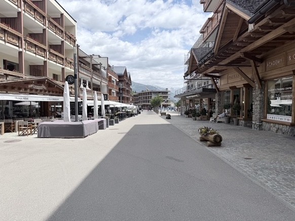 Les rues de Crans-Montana viennent de démarrer leur saison estivale.