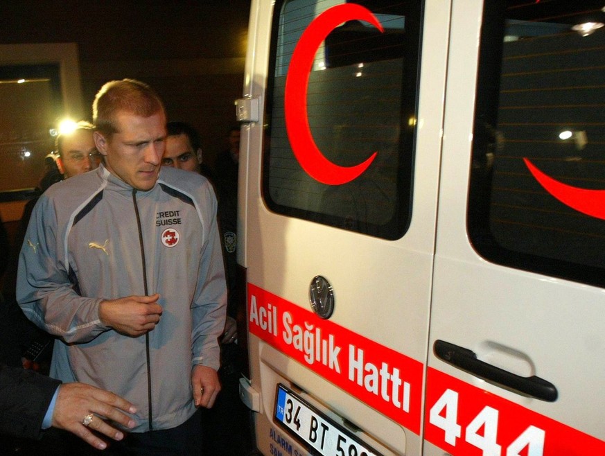 Stéphane Grichting de retour de l'hôpital d'Istanbul à l'hôtel de l'équipe suisse, en novembre 2005.