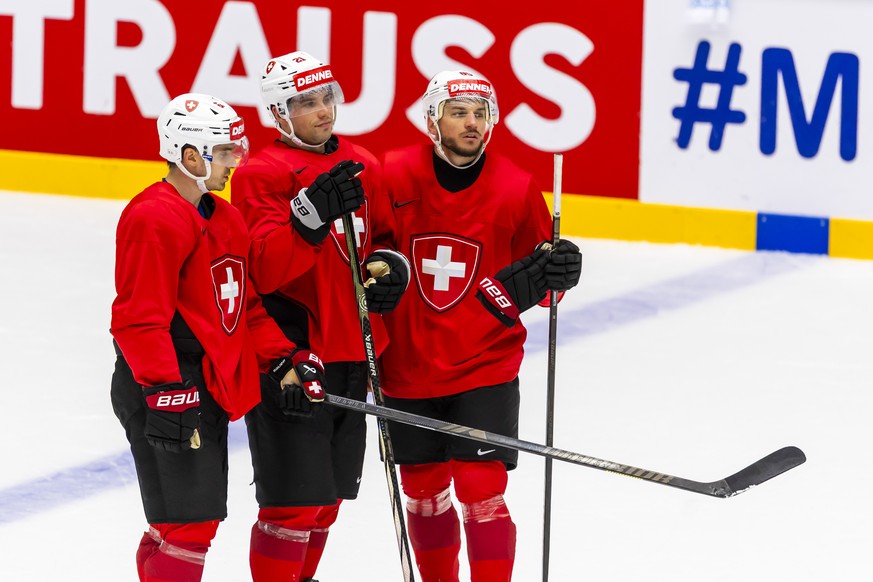Switzerland&#039;s forward Denis Malgin, left, Switzerland&#039;s forward Kevin Fiala, centre, Switzerland&#039;s forward Sven Andrighetto, right, speak together, during a Switzerland training session ...