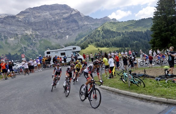 Première étape alpestre pour le peloton.