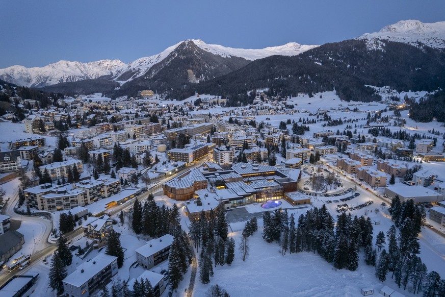 epaselect epa11814439 View of Davos during sunset prior the 55th annual meeting of the World Economic Forum, WEF, in Davos, Switzerland, 03 January 2025 (issued 09 January 2025). The WEF meeting that  ...