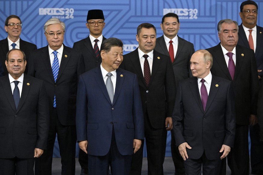 epa11679408 (L-R, first row) Egyptian President Abdel Fattah al-Sisi, Chinese President Xi Jinping, Russian President Vladimir Putin and other participants in the outreach/BRICS Plus format meeting po ...
