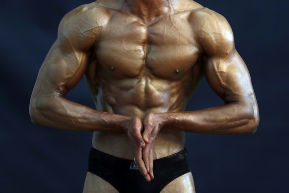 epa08098915 A Yemeni bodybuilder flexes his muscles during a bodybuilding championship in Sana&#039;a, Yemen, 02 January 2020. More than 50 bodybuilders from most provinces of war-ridden Yemen partici ...