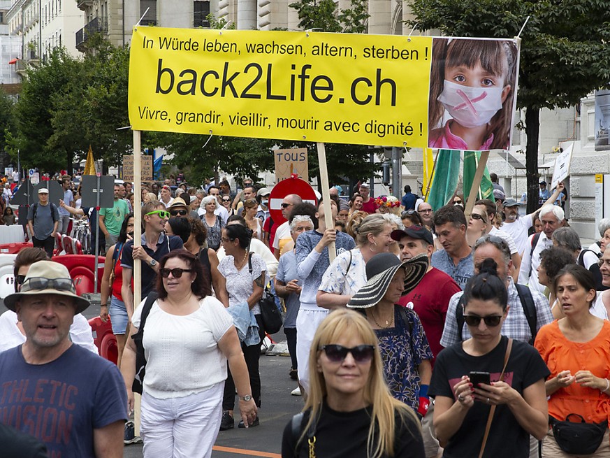 Une manifestation contre les restrictions li