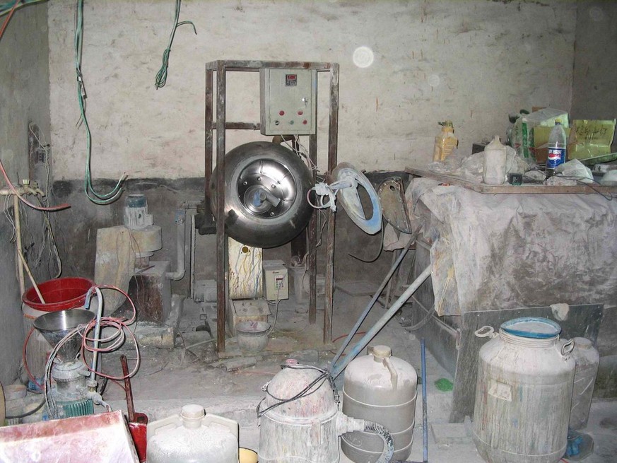 Un laboratoire illégal qui produisait des médicaments contrefaits en Chine.