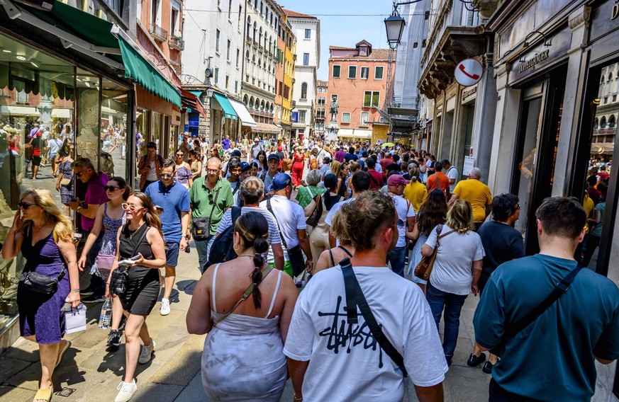 Les habitants de Venise se vengent des touristes
