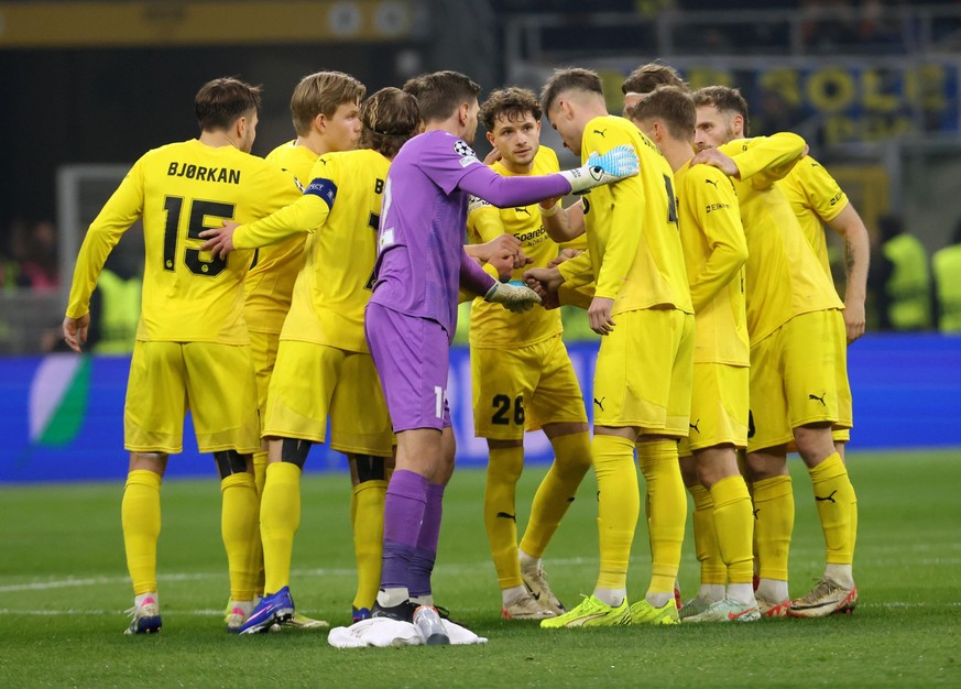 epa12774571 Bodo/Glimt players react during the UEFA Champions League play-offs 2nd leg soccer match between Inter Milan and Bodo/Glimt at Giuseppe Meazza stadium in Milan, 24 February 2026. EPA/MATTE ...
