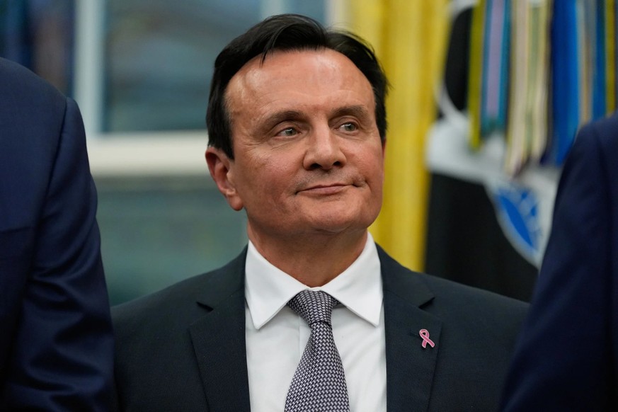 En 2025, le PDG d'AstraZeneca, Pascal Soriot, a gagné presque autant que le PDG de Novartis, Vasant Narasimhan: 24 millions de dollars (19,8 millions de francs).