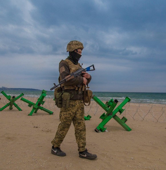Les plages de la ville d&#039;Odessa, barricadées à l&#039;aide de fils de fer pour empêcher l&#039;armée russe d&#039;accéder à la ville par la mer