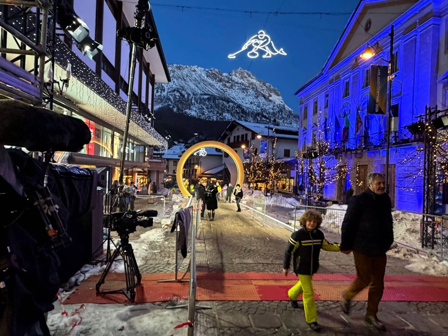 L'ambiance dans les rues de Cortina se rapproche un peu de ce qui est attendu des Jeux olympiques.