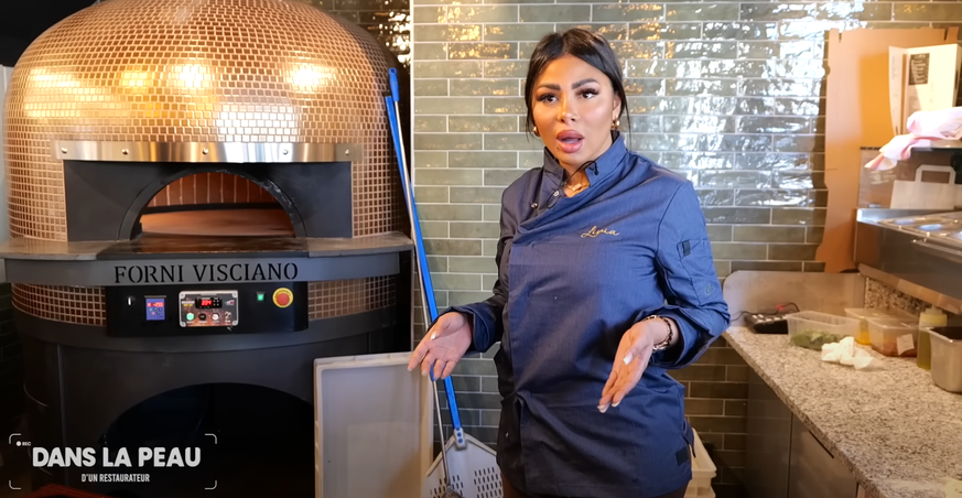 «Ah parce qu'ici, c'est pas la cuisine?!?» Maeva Ghennam, trop choquée.