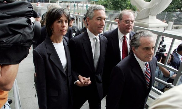 UNITED STATES - AUGUST 17: Charles Kushner (center) arrives at Newark Federal Court, where he pleaded guilty to hiring a hooker to have videotaped sex with his brother-in-law to stop him from testifyi ...