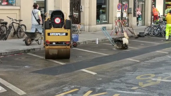 «Il aura fallu moins de 24 heures à la Ville pour reboucher la tranchée superficielle creusée hier», indique Survap sur Facebook.