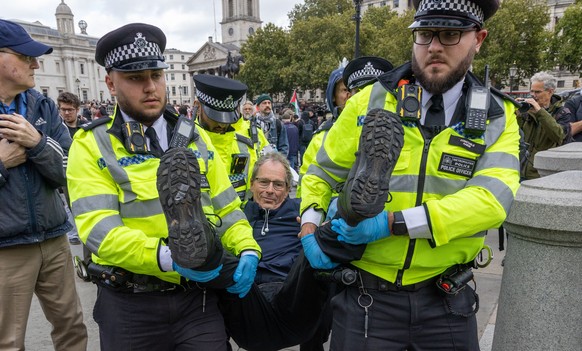 epa12430499 Police arrest supporters of the banned Palestine Action group who take part in a civil disobedience protest in Trafalgar Square in London, Britain, 04 October 2025. British police requeste ...