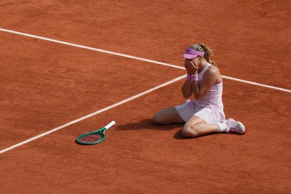 Russia's Mirra Andreeva celebrates after winning the final women's tennis match against Poland's Maja Chwalinska at the French Open in Paris, Saturday, June 6, 2026. (AP Photo/Aurelien  ...