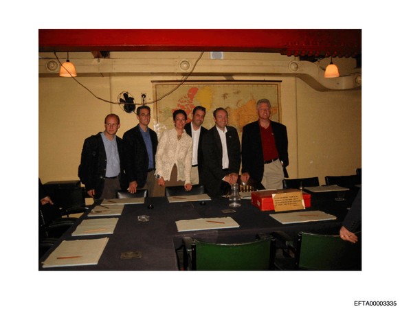 <p>Ghislaine Maxwell, Bill Clinton et Kevin Spacey.</p>