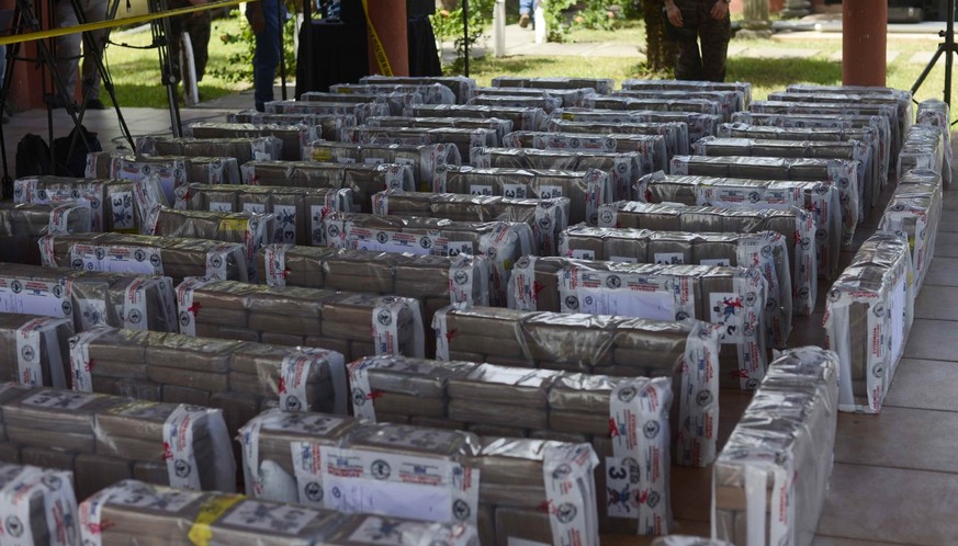 epa09398957 Seized packages of about 1.4 tons of cocaine, in San Luis La Herradura, El Salvador, 05 August 2021. A shipment of about 1.4 tons of cocaine recently seized by the Naval Force of El Salvad ...