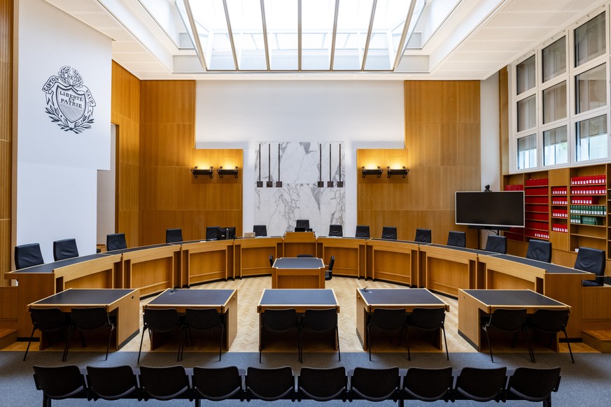 Une vue de la grande salle d&#039;audience lors de l&#039;inauguration officielle du Tribunal cantonal vaudois renove et agrandi le vendredi 3 octobre 2025 a Lausanne. (KEYSTONE/Jean-Christophe Bott)